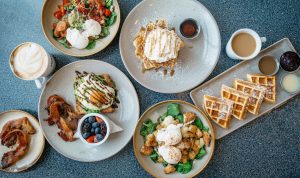 menu sarapan tiga zona waktu