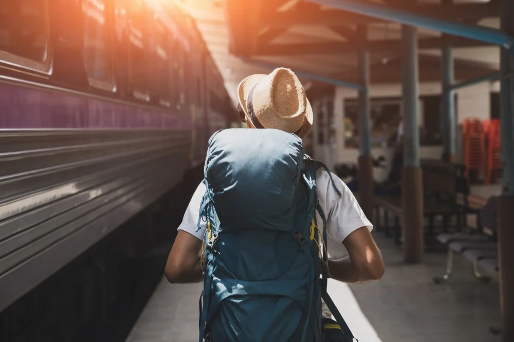 Backpacker cerdas tahu bahwa nilai sejati dari perjalanan bukan pada kemewahan fasilitas, tetapi pada kedalaman pengalaman