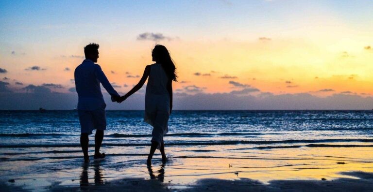 Traveling menyatukan hati bukan karena tempatnya, tapi karena bagaimana kita menghadirkan diri secara utuh dan saling melihat dengan jujur.