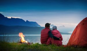 camping romantis bukan tentang lokasi yang mahal atau fasilitas mewah, tetapi tentang dua hati yang memilih untuk melepas hiruk pikuk dan menyelami keheningan bersama.