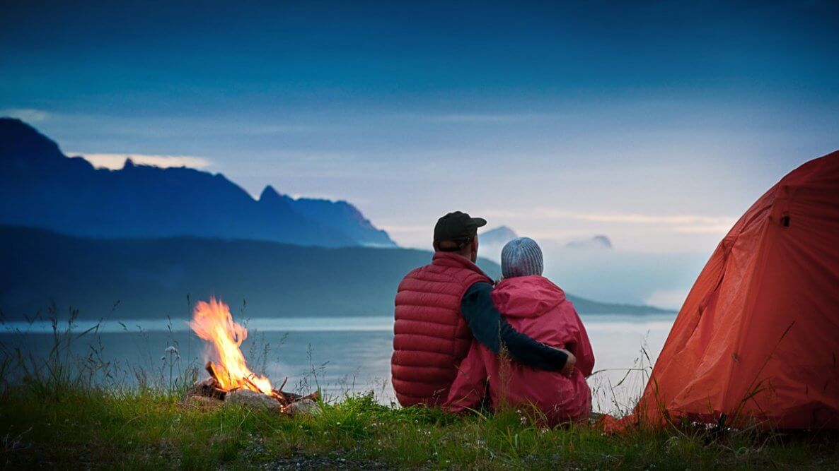 camping romantis bukan tentang lokasi yang mahal atau fasilitas mewah, tetapi tentang dua hati yang memilih untuk melepas hiruk pikuk dan menyelami keheningan bersama.