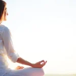 Dengan mindfulness, kita bisa menghadapi tekanan tersebut dengan kepala dingin, hati lapang, dan pikiran yang lebih jernih.
