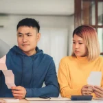 Dengan semakin banyaknya akses informasi dan teknologi, sebenarnya tidak ada alasan untuk tetap dalam kebiasaan finansial yang merugikan.