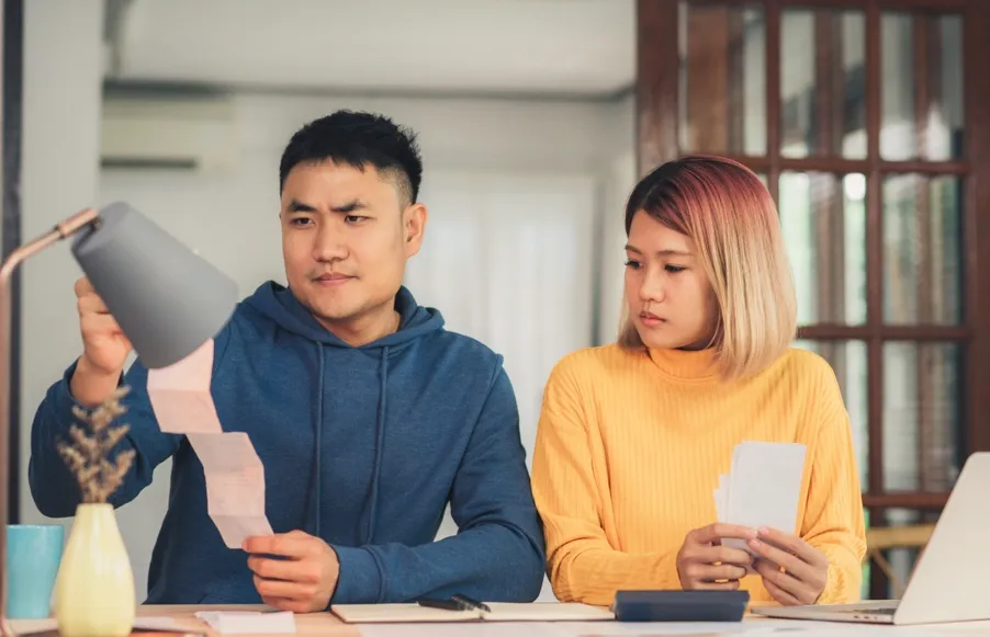 Dengan semakin banyaknya akses informasi dan teknologi, sebenarnya tidak ada alasan untuk tetap dalam kebiasaan finansial yang merugikan.