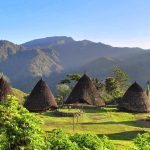 Di balik hiruk-pikuk kota dan tempat wisata mainstream, masih banyak permata tersembunyi yang menanti untuk ditemukan salah satunya adalah Desa Wae Rebo, Flores