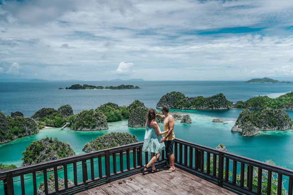 honeymoon, alam tropis, bulan madu, wisata romantis, pasangan, destinasi alam, honeymoon Indonesia, travel couple
