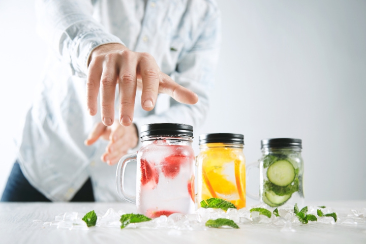Infused water bukan hanya minuman segar yang memanjakan lidah, melainkan juga berpotensi membantu tubuh dalam menjalankan proses detoksifikasi.