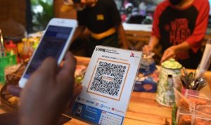 Penerapan QRIS telah membawa dampak signifikan terhadap percepatan transaksi di sektor UMKM, khususnya di kota besar.