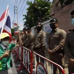 Travelling ke negara konflik memang bukan untuk semua orang. Dibutuhkan persiapan matang, informasi akurat, dan motivasi yang benar-benar kuat.