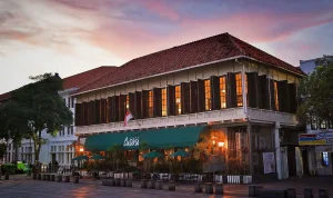 Wisata kuliner murah meriah di Kota Tua Jakarta bukan hanya soal makanan, tetapi juga soal pengalaman menikmati budaya dan sejarah dalam satu paket lengkap.