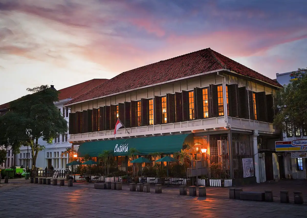 Wisata kuliner murah meriah di Kota Tua Jakarta bukan hanya soal makanan, tetapi juga soal pengalaman menikmati budaya dan sejarah dalam satu paket lengkap.