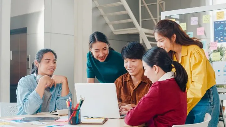 generasi Z punya semua yang dibutuhkan untuk sukses di dunia bisnis digital memiliki kreativitas, akses teknologi, dan semangat inovasi.