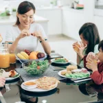 konsentrasi belajar, menjadi jelas bahwa pola makan pagi memiliki dampak besar terhadap performa akademik pelajar SMA.