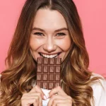 konsumsi cokelat hitam memang bukanlah obat mujarab untuk semua tantangan akademik, namun dapat menjadi strategi kecil yang memberikan dampak besar.