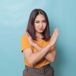 Menjadi people pleaser mungkin terlihat mulia di mata banyak orang. Namun, jika dilakukan berlebihan, kebiasaan ini justru bisa merugikan diri sendiri. Menjadi people pleaser mungkin terlihat mulia di mata banyak orang. Namun, jika dilakukan berlebihan, kebiasaan ini justru bisa merugikan diri sendiri.