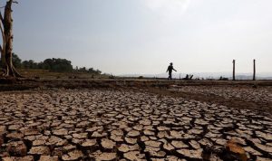 Perubahan iklim telah memberikan dampak nyata terhadap ketersediaan air bersih, terutama melalui peningkatan suhu, perubahan pola curah hujan, dan degradasi lingkungan.