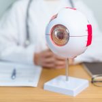 Retinopati diabetik adalah ancaman nyata bagi penderita diabetes, tetapi dapat dicegah dengan skrining dini yang luas dan terjangkau.