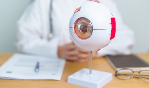 Retinopati diabetik adalah ancaman nyata bagi penderita diabetes, tetapi dapat dicegah dengan skrining dini yang luas dan terjangkau.