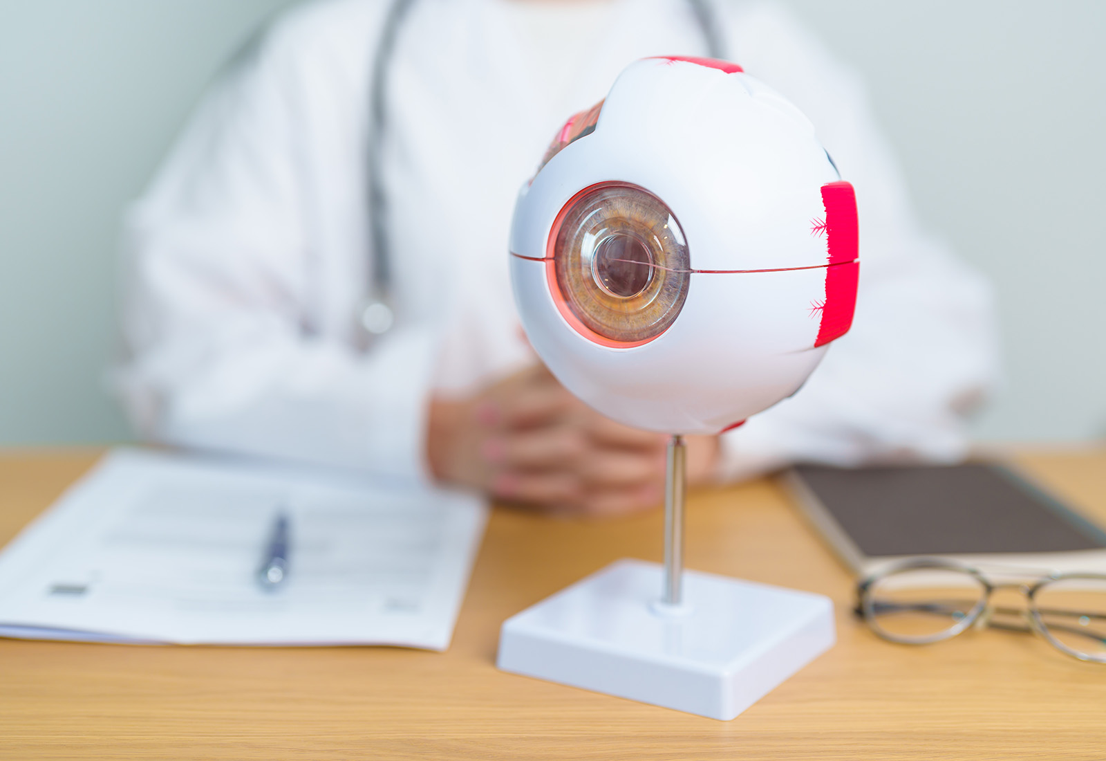 Retinopati diabetik adalah ancaman nyata bagi penderita diabetes, tetapi dapat dicegah dengan skrining dini yang luas dan terjangkau.