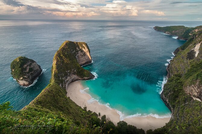 Stone Balancing di Nusa Penida adalah permata tersembunyi yang memadukan seni, alam, dan filosofi hidup.