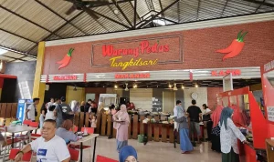 kuliner pedas di Malang bukan hanya soal rasa, melainkan juga soal petualangan. Setiap tempat memiliki karakteristik tersendiri dari suasana, nama menu, hingga sensasi rasa yang ditawarkan.