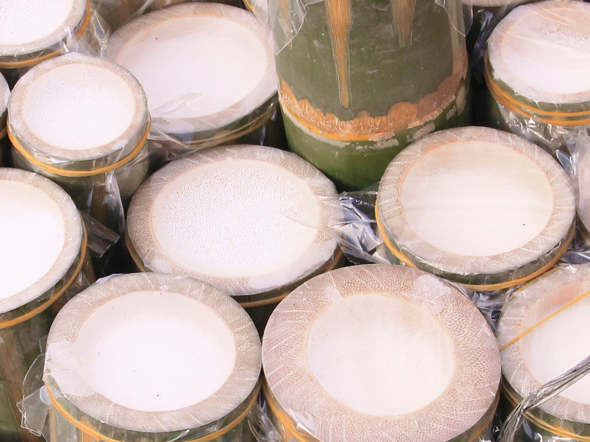 makanan khas Indonesia berbahan dasar susu yang membuktikan betapa kreatifnya masyarakat dalam mengolah bahan yang sama menjadi sajian yang beragam.