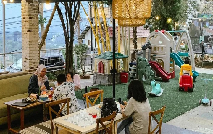 pengalaman ini bisa menjadi lebih dari sekadar aktivitas makan. Ini bisa menjadi momen bonding keluarga, petualangan rasa, serta pelajaran hidup yang menyenangkan bagi si kecil.