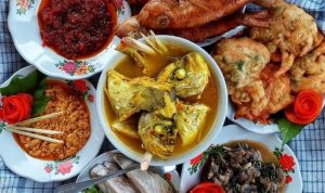 Tradisi makan bedulang khas Bangka Belitung bukan sekadar cara menyantap makanan, melainkan juga warisan budaya yang kaya makna. Tradisi makan bedulang khas Bangka Belitung bukan sekadar cara menyantap makanan, melainkan juga warisan budaya yang kaya makna.