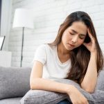 Dengan perubahan gaya hidup sehat, terapi alami, serta pengelolaan stres yang baik, kamu bisa menurunkan frekuensi dan intensitas migrain secara signifikan.