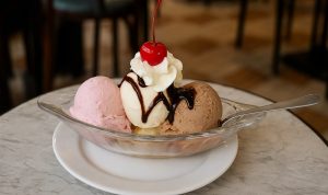 Menjelajahi es krim tertua di Jakarta adalah perjalanan kuliner yang bukan hanya lezat, tetapi juga penuh nostalgia dan nilai sejarah.